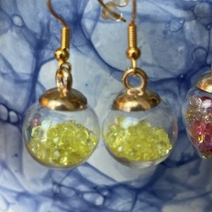 Let’s Party earrings in yellow, glass and brass